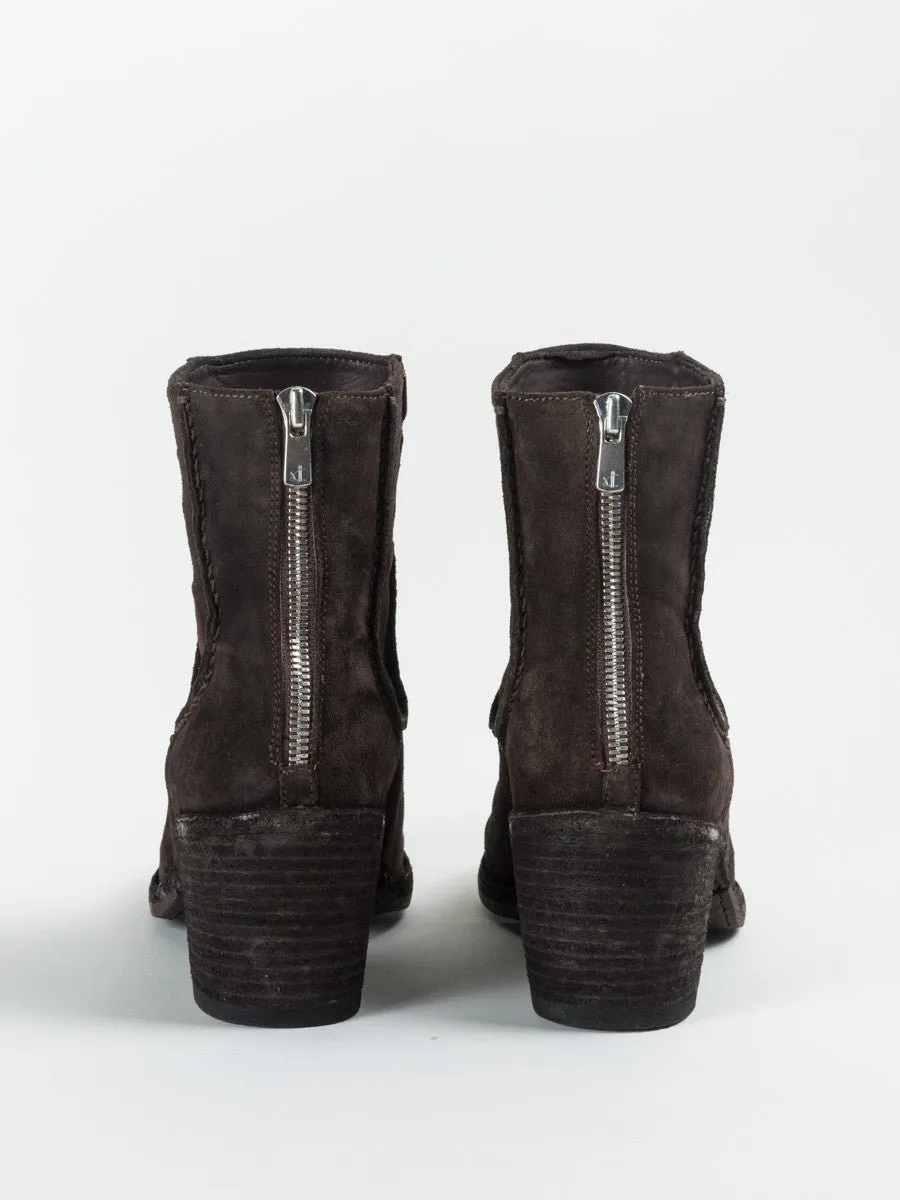 agnes chelsea boot
